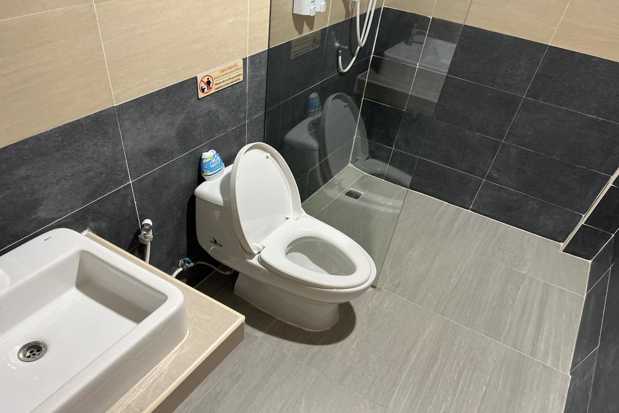 V Tharm Hotel Удон-Тхани Экстерьер фото