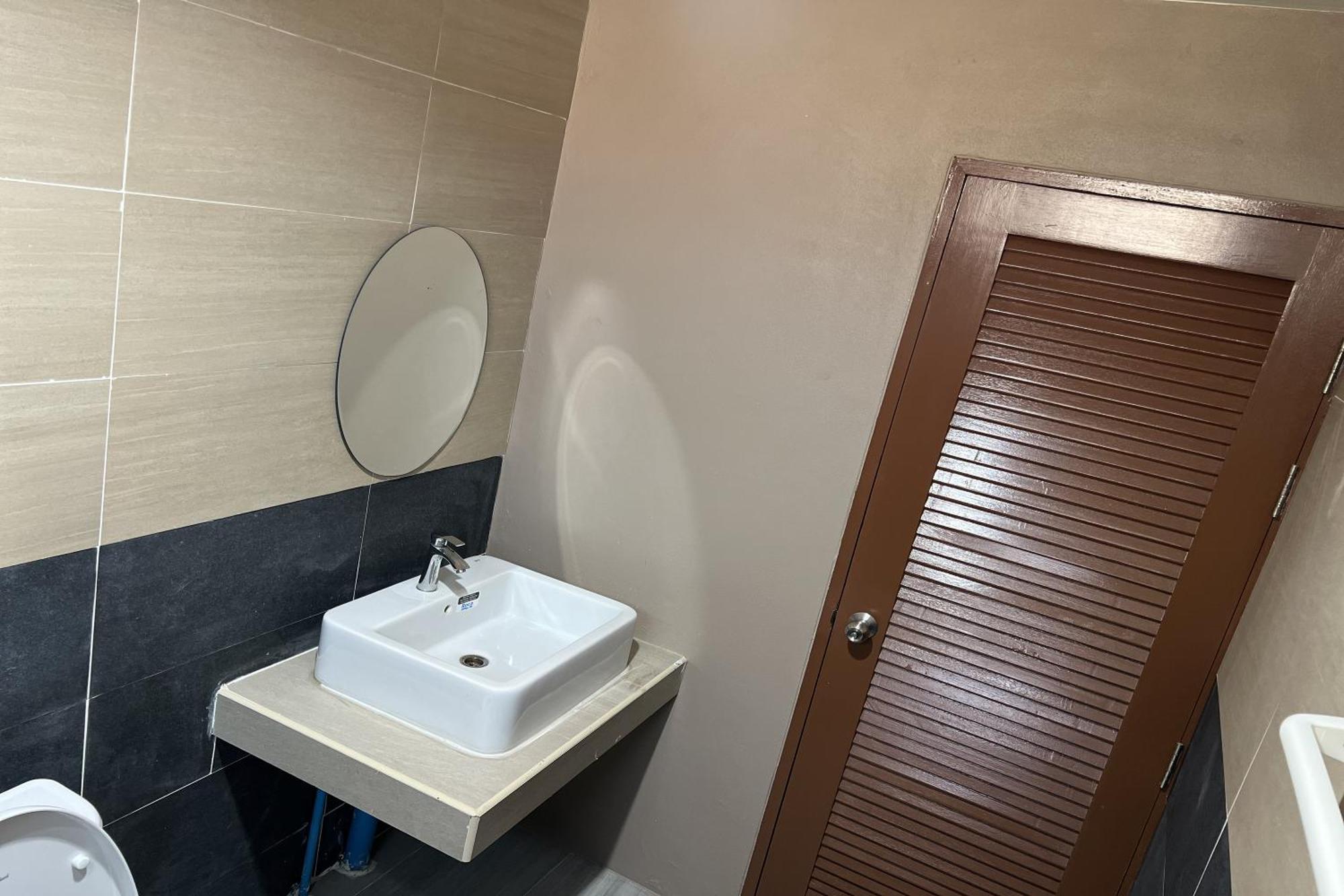 V Tharm Hotel Удон-Тхани Экстерьер фото