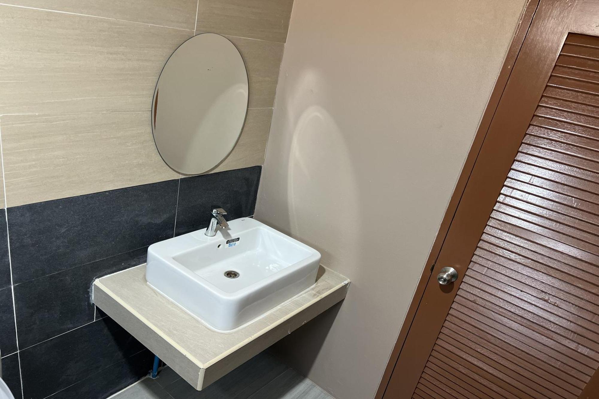 V Tharm Hotel Удон-Тхани Экстерьер фото