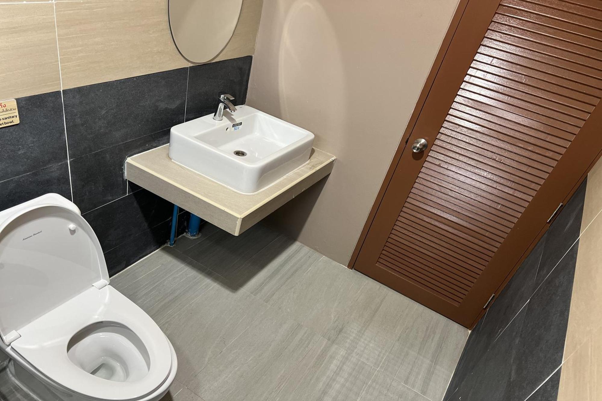 V Tharm Hotel Удон-Тхани Экстерьер фото